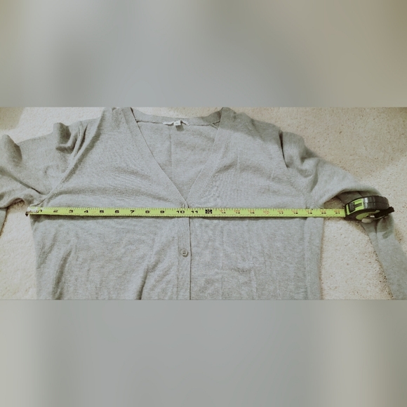 Uniqlo Front-Button Cardigan in Heather Gray (L) - Picture 4 of 5